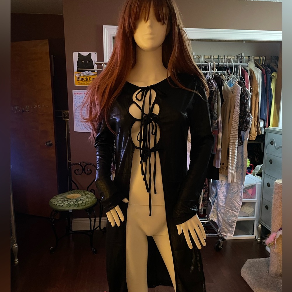 Cut out tie top